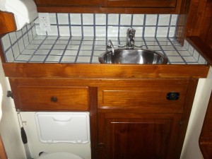 Head sink and storage